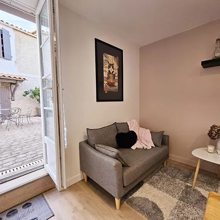 Cote Cour Chaleureuse Maison Apartmán l'Isle-d'Espagnac