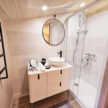 Cote Cour Chaleureuse Maison