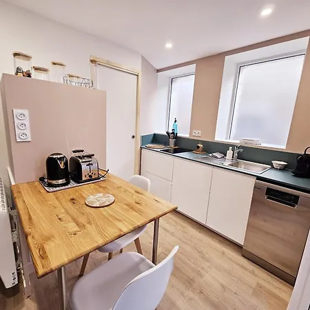 Cote Cour Chaleureuse Maison アパート