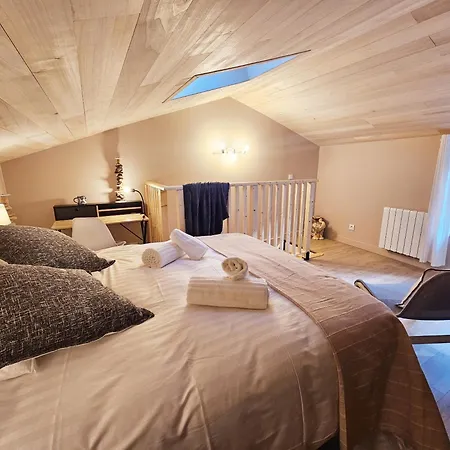 Cote Cour Chaleureuse Maison *